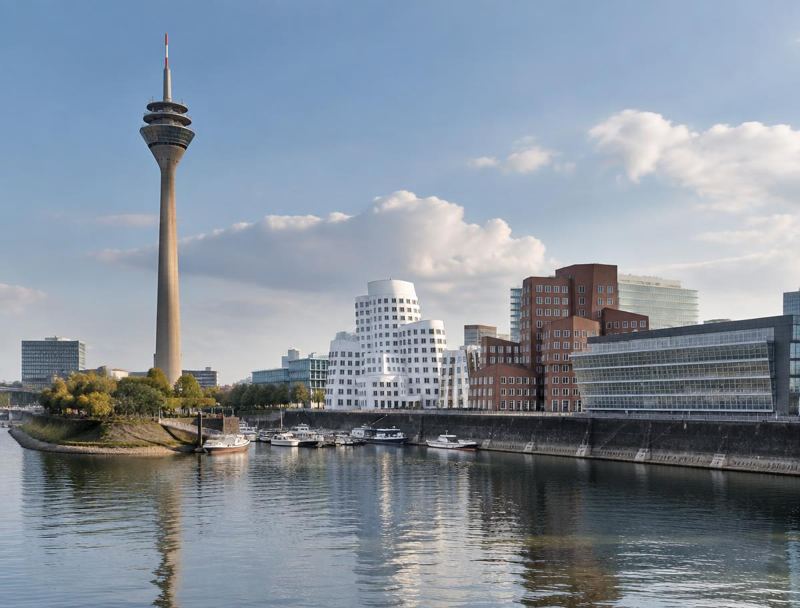 Rheinturm und Medienhafen in Düsseldorf – ambulante Pflegedienste in Düsseldorf finden